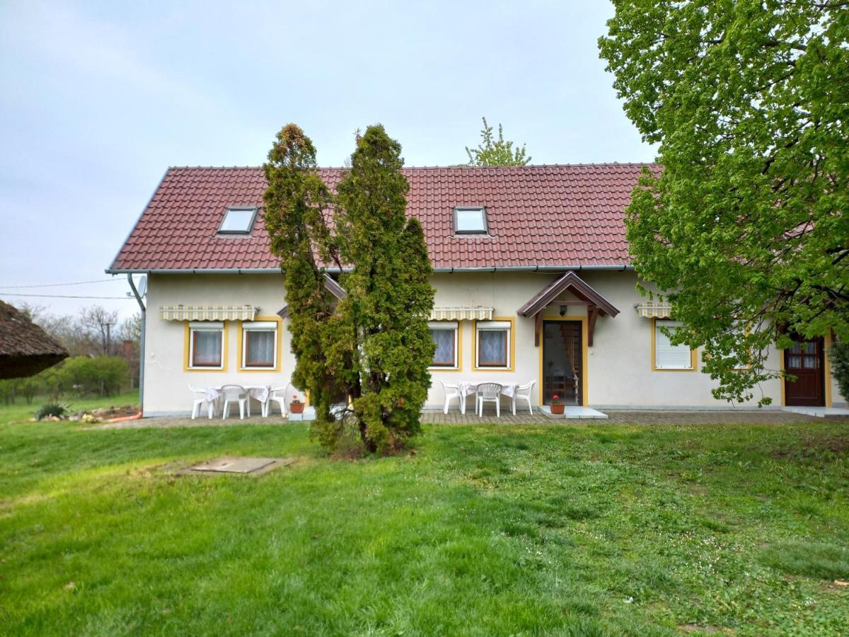 Helena Apartman Cserszegtomaj Luaran gambar